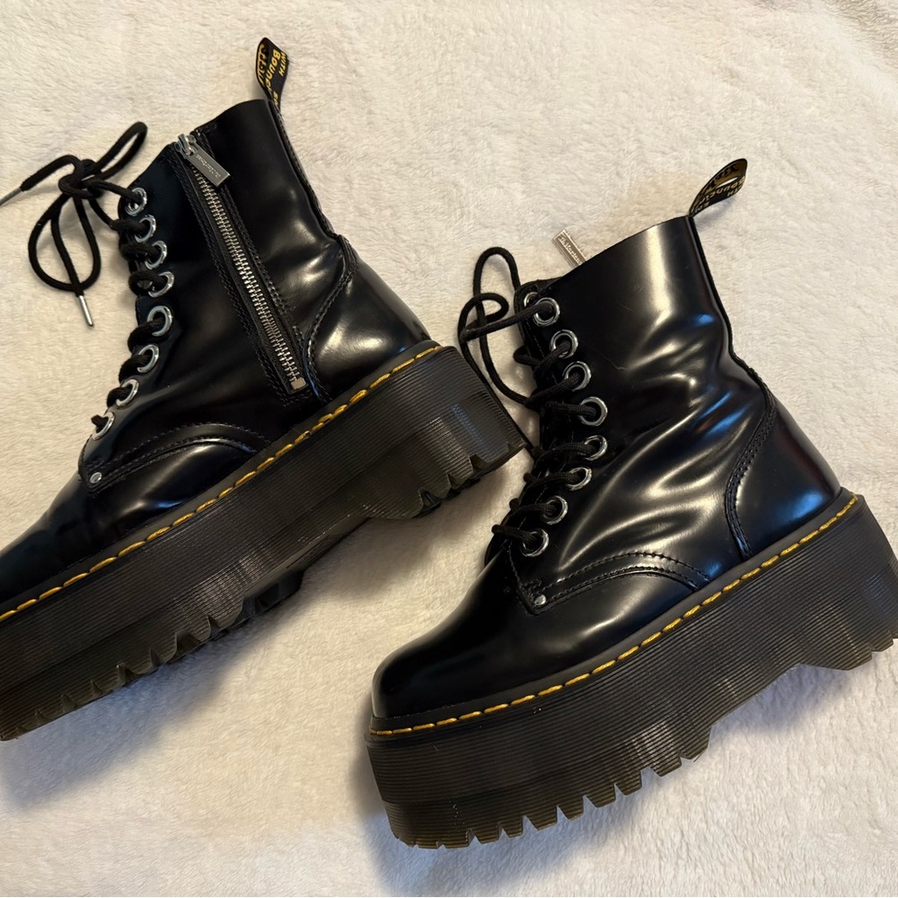 Black Dr Martens Jadon Max
